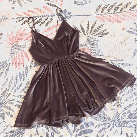 SILENCE+NOISE Velvet Romper - Picture 2 of 6